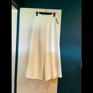 White wide leg pants with elastic waist